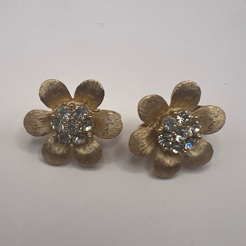 Very Rare Vintage Crown Trifari Alfred Philippe Gold Tone Floral Clip Earrings